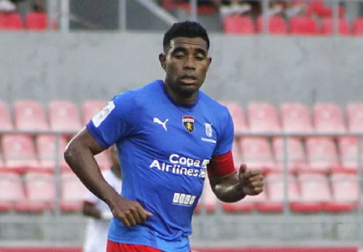 Mediocampista placino, Ricardo Buitrago.