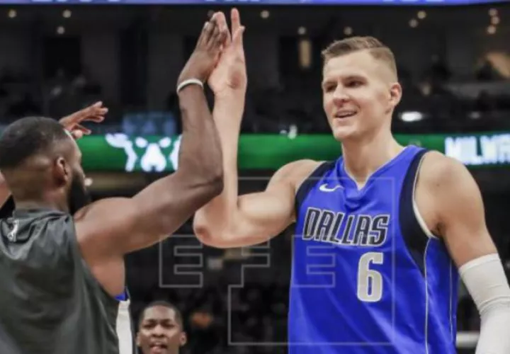Kristaps Porzingis, de los Mavericks de Dallas. Foto:EFE