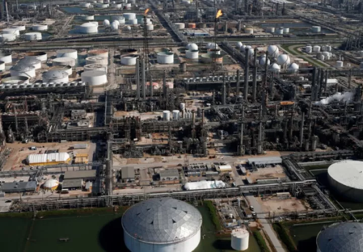 La compra ha despertado críticas porque Shell había anunciado en febrero el cierre de la planta Deer Park porque no se podía costear. EFE