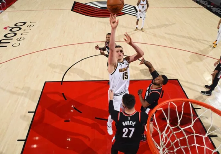 Los Nuggets  realizaron un mal partido  ante los Blazers. Foto:@Nuggets