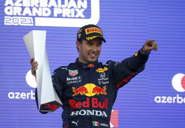 El mexicano Sergio Pérez ganó ayer  el Gran Premio de Azerbaiyán. Foto.EFE