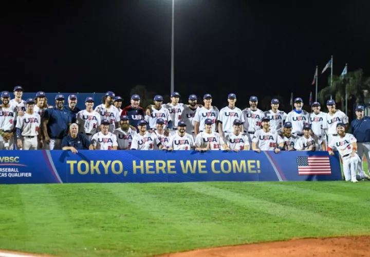 Equipo de Estados Unidos festeja su clasificación. Foto: @WBSC