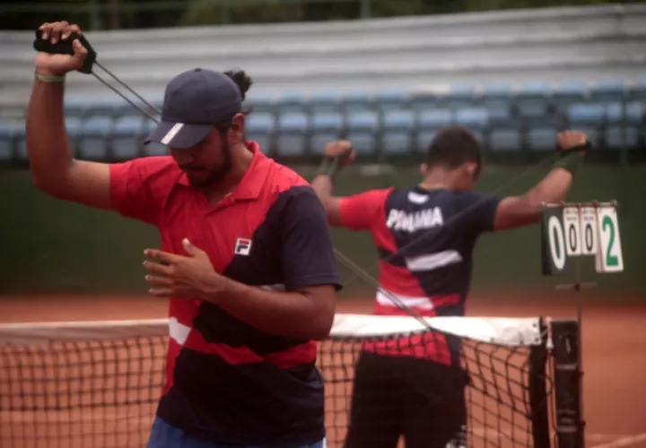 Luis Gómez (izq.) y Jorge Chevez, son parte de los jugadores de Panamá, que entrenan bajo la dirección de Chad Valdés. VICTOR AROSEMENA