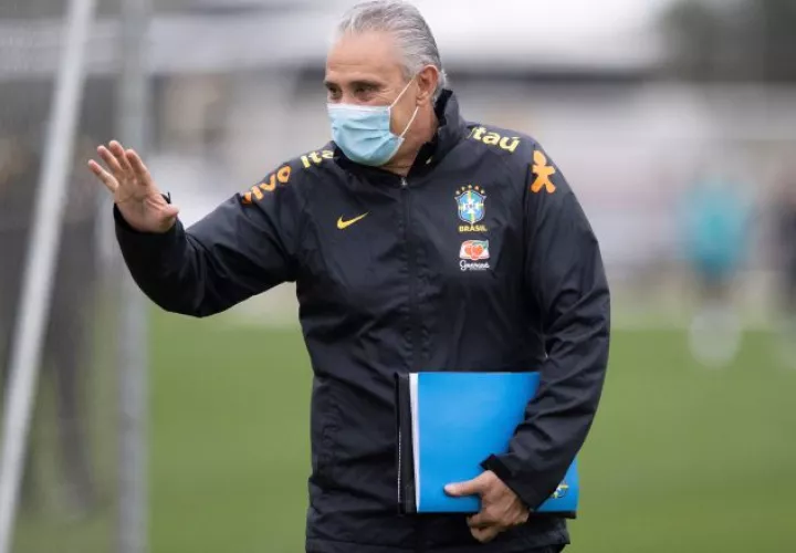 Tite en un entrenamiento de la selección brasileña. Foto:EFE