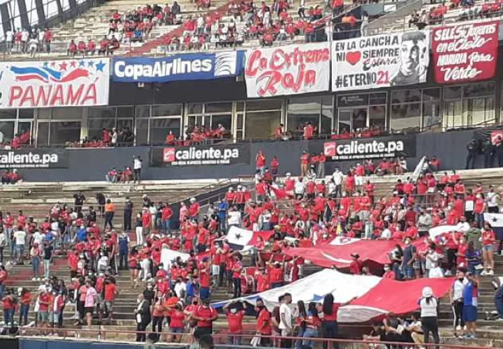 La fanaticada se hizo presente en el Rod Carew. Foto:Víctor Arosemena