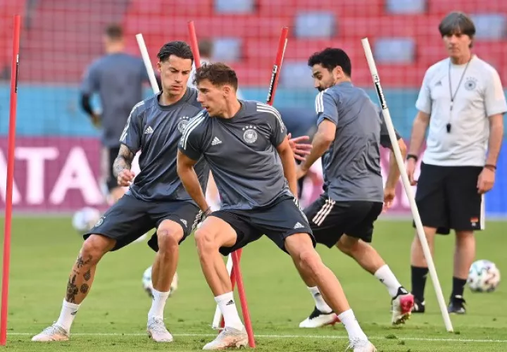 Jugadores de Alemania entrenan con mira su debut en Eurocopa. Foto:EFE 