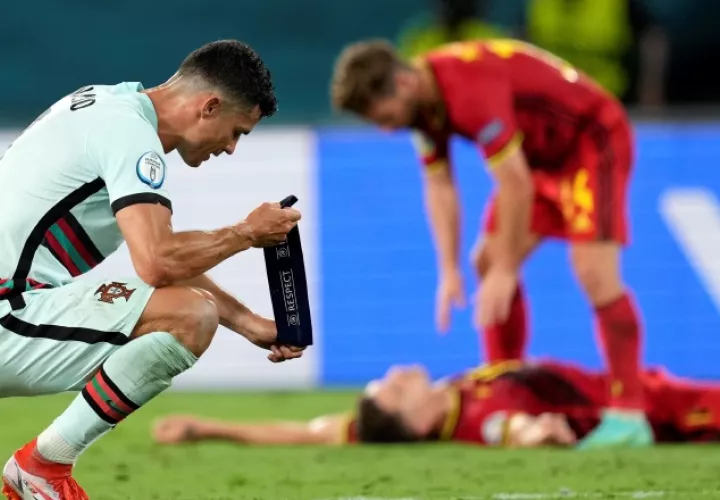 Cristiano Ronaldo lamenta ser eliminado en la Eurocopa. Foto:EFE