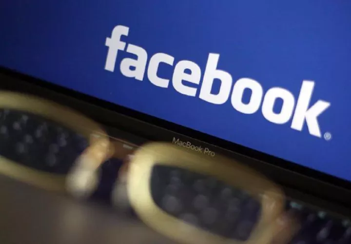 Un juez las dos querellas presentadas contra Facebook. EFE