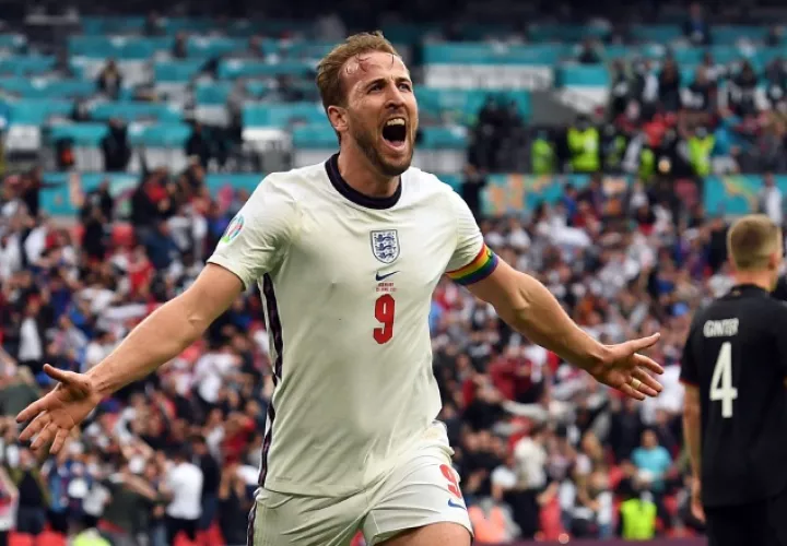 El capitán de Inglaterra, Harry Kane, festeja su gol ante Alemania. Foto:EFE