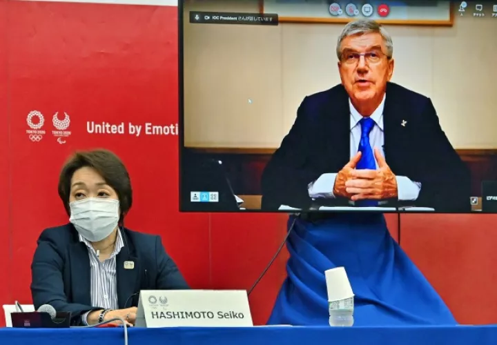 Thomas Bach presidente del Comité Olimpico Internacional (COI) y Seiko Hashimoto (izq.) presidenta los juegos de Tokio. Foto:EFE