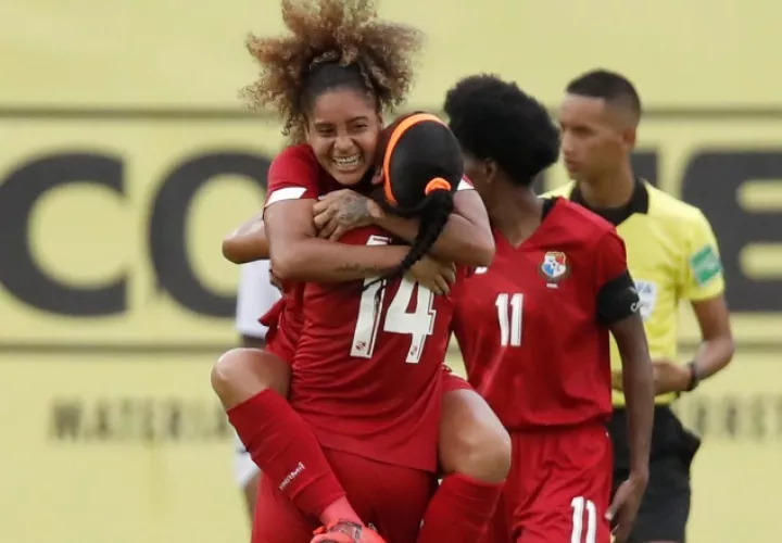 María Guevara festeja su gol ante República Dominicana. Foto:EFE