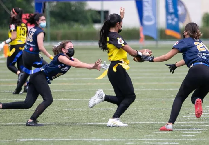 La Liga Flag Football Femenino que organiza el Club Kiwanis se encuentra muy reñida. Foto:Cortesía