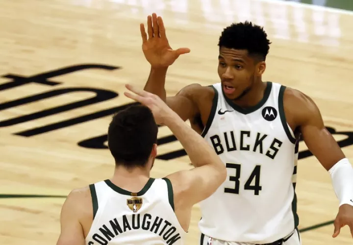 Giannis Antetokounmpo (34). Foto:EFE
