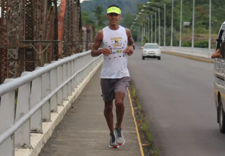El experimentado corredor panameño, tenía en mente correr la maratón de Amsterdam en Holanda, pero la pandemia y otros fractores lo llevaron a cambiar de reto. Cortesía