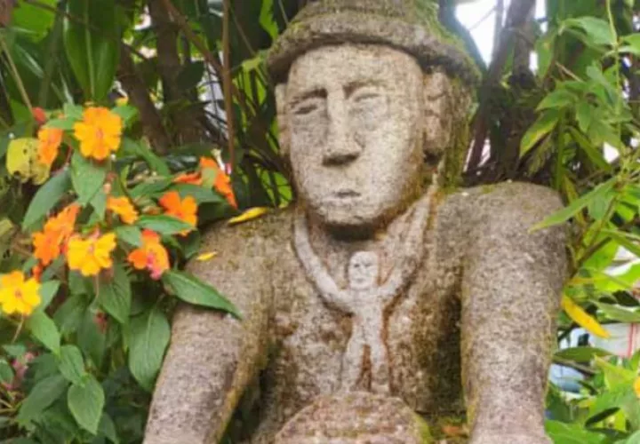 Monolitos hechos de piedra que forman parte de la gran colección encontrada. Salvador Martínez