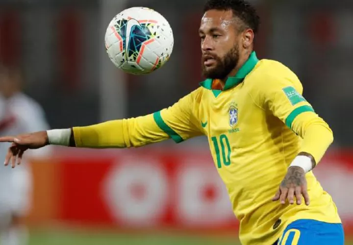 Neymar  en un partido con la selección  brasileña. Foto:EFE