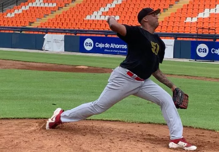 Randall Delgado en el estadio Roberto "Flaco Bala" Hernández. Foto:@Fedebeis