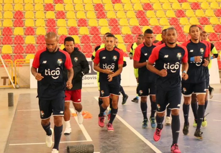 El equipo de futsal en los entrenamientos en Brasil. Foto:Fepafut