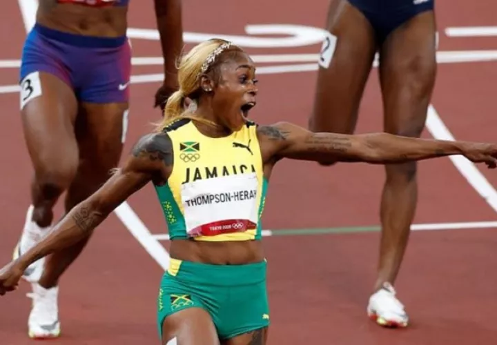 La jamaiquina Elaine Thompson-Herah ganó en los 100 metros femeninos y busca repetir en los 200 metros. Foto:EFE
