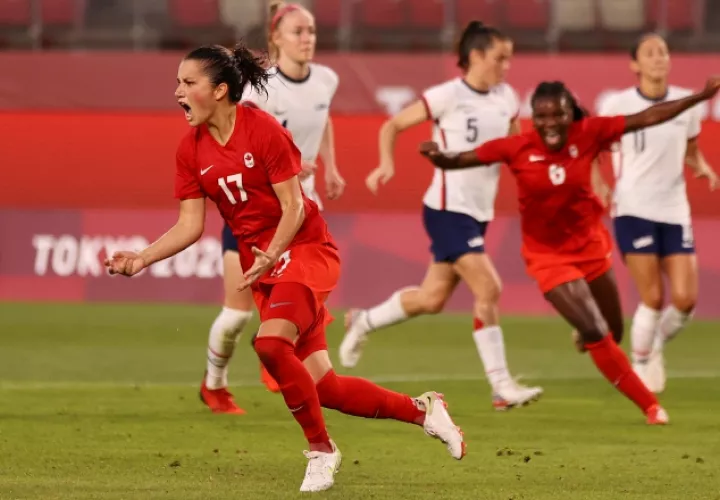 Jugadoras de Canadá festejan el triunfo. Foto.Twitter