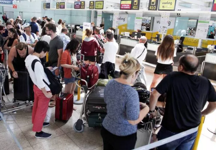 Los datos de la IATA señalan que en 2020, en asientos disponibles por kilómetro, la capacidad del sector se desplomó un 56.7%. EFE