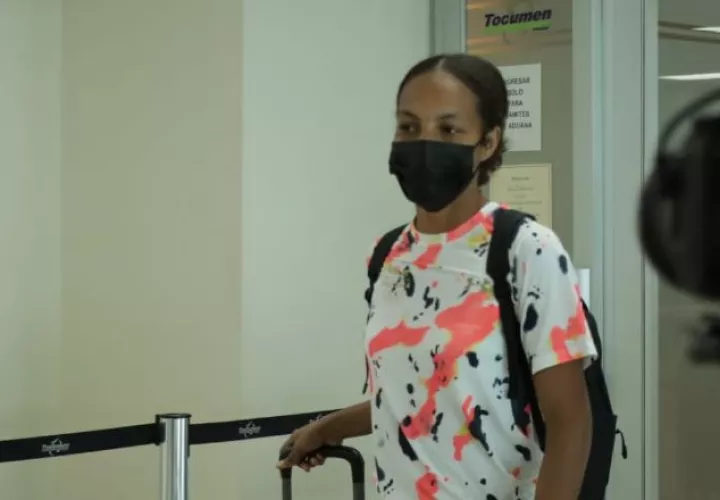 Nathalee Aranda su llegada al Aeropuerto Internacional de Tocumen. Foto:@Pandeportes