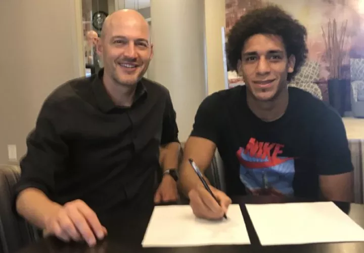 Adalberto 'Coco' Carrasquilla firma con Dynamo de Houston. Foto: Twitter