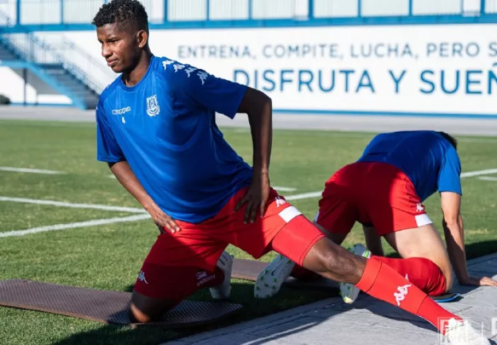 Fidel Escobar en los entrenamientos de Alcorcón. Foto:Twitter