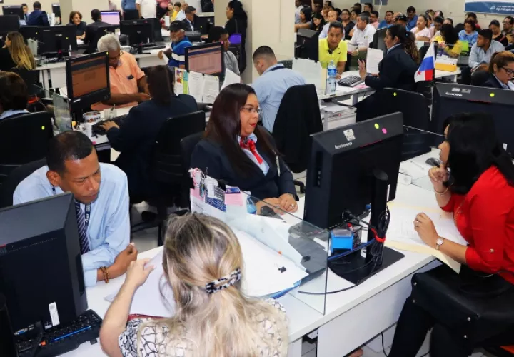 Los contribuyentes que están a tiempo de aprovechar la oportunidad hasta el próximo 31 de agosto. Archivo