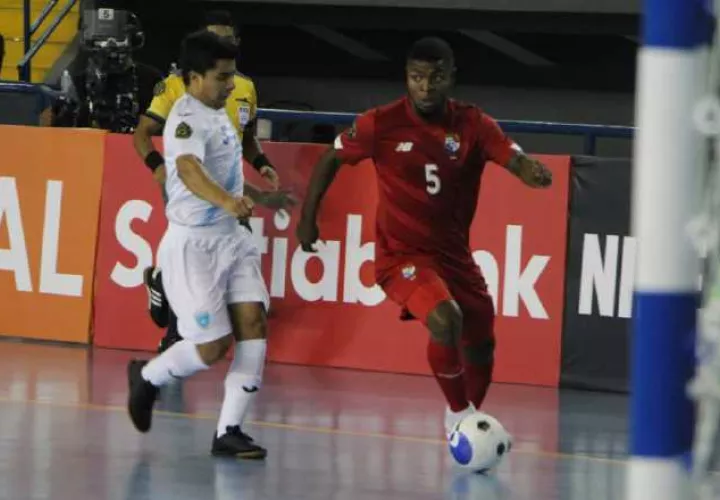 El jugador paanmeño Alfonso Maquensi (5). Foto:@Fepafut