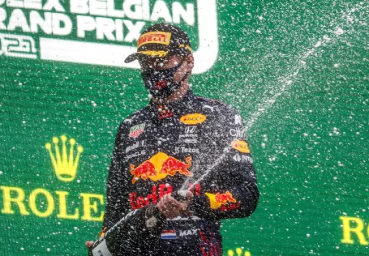 El piloto holandés Max Verstappen (Red Bull), se impuso en el Gran Premio de Bélgica en una carrera poco usual. Foto.EFE