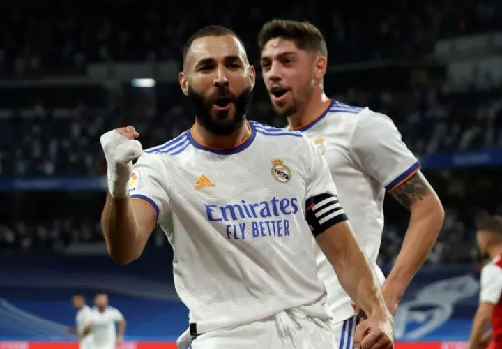 Karim Benzema anotó tres goles para el onceno del Real Madrid. Foto:EFE