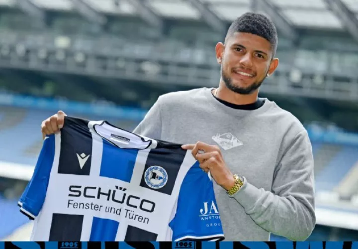 Andrés Andrade juega para el Arminia. Foto:@