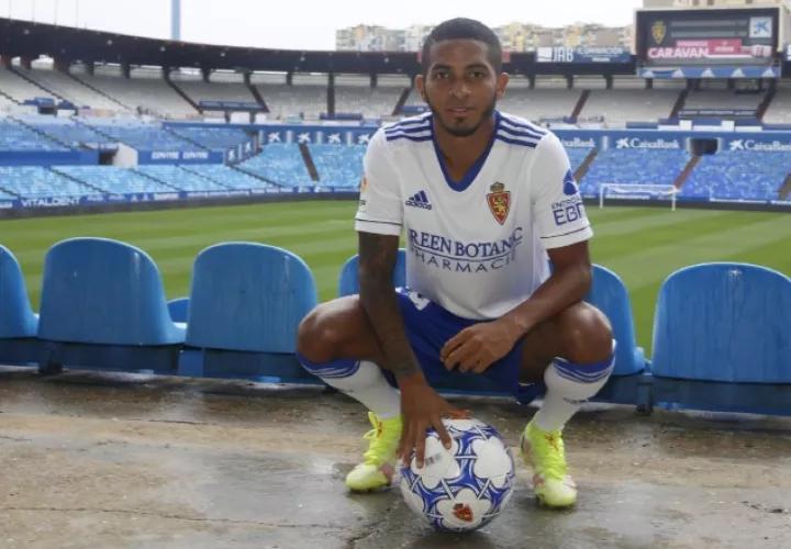  César Yanis.Fotos: @RealZaragoza