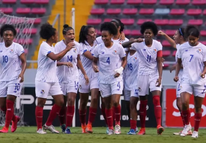Equipo de fútbol femenino de Panamá durante el juego contra Costa Rica. Foto: Fepafut 