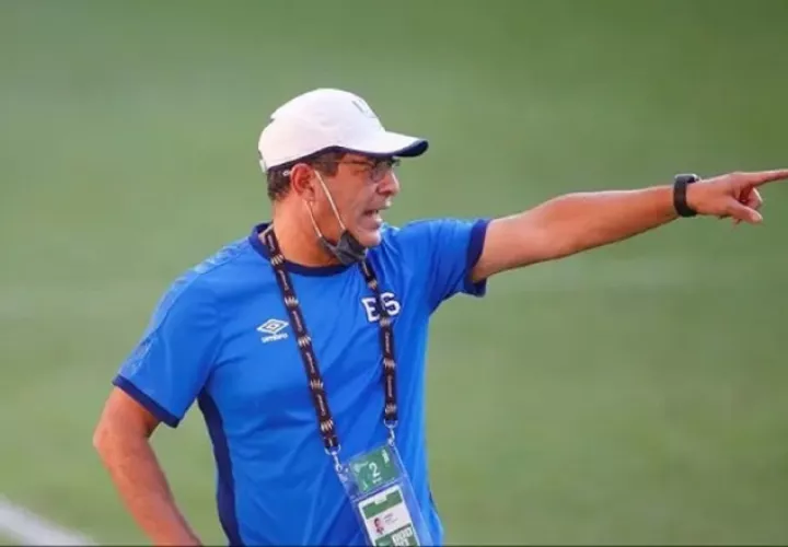 Hugo Pérez, técnico del El Salvador. Foto: EFE