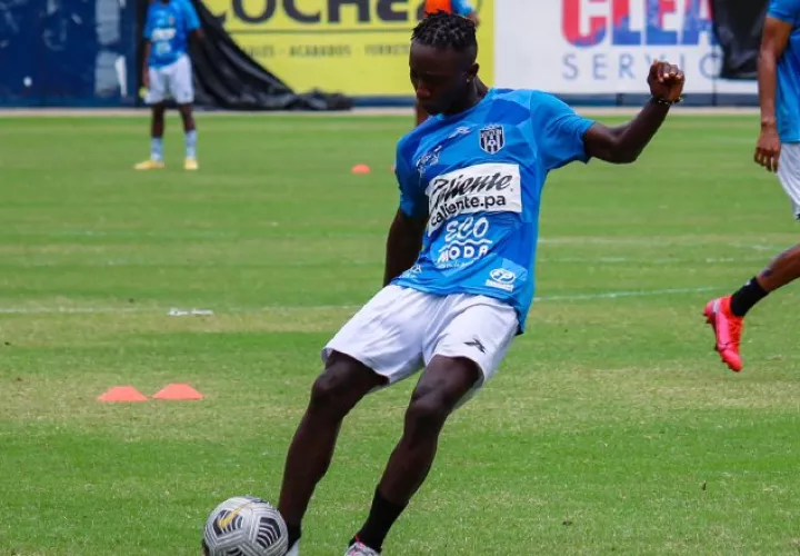 Alexis Palacios, jugador del CAI de La Chorrera en los entrenamientos en el Rod Carew. Foto:@CAIPanama