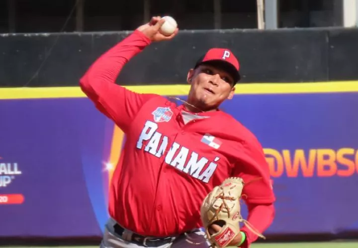 El lanzador chiricano Julio Avendaño realizó una buena labor contra Venezuela. Foto:@Fedeb eis