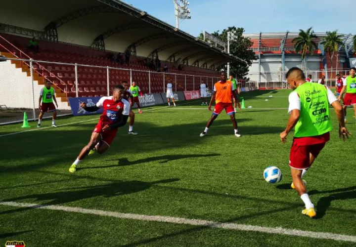 Jugadores en el primer microciclo del equipo mayor. Foto:Fepafut