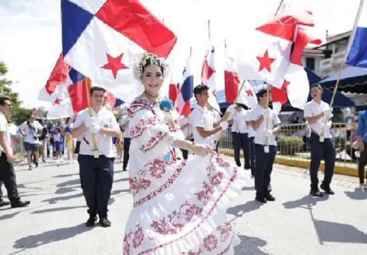 Aunque en alguna ocasión se intentó cambiar la tradición, la costumbre del panameño para fiestas patrias son los desfiles estudiantiles. Archivo