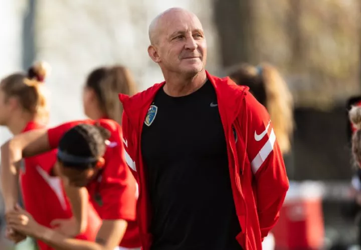 Paul Riley es acusado por presunto delitos sexuales. Foto: @TheNCCourage