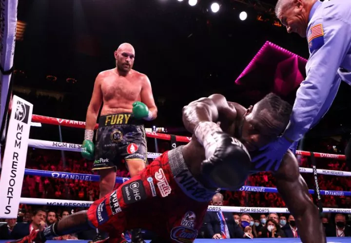 Tyson Fury gana por nocaut Foto: @WBCBoxing