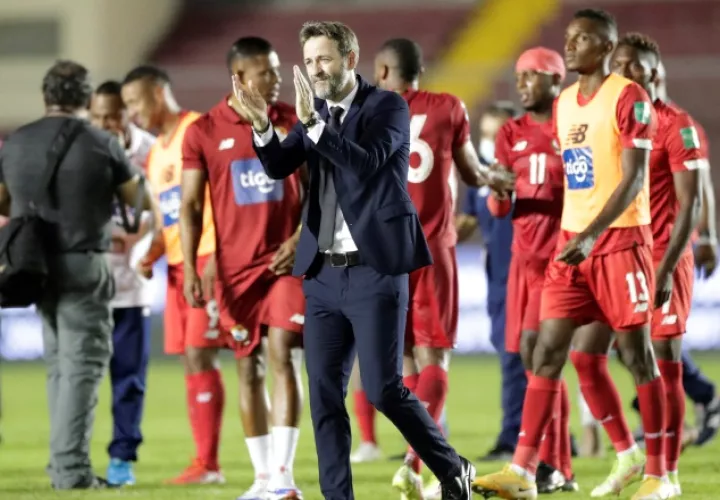 Thomas Christiansen, técnico de Panamá festeja la victoria. Foto:EFE