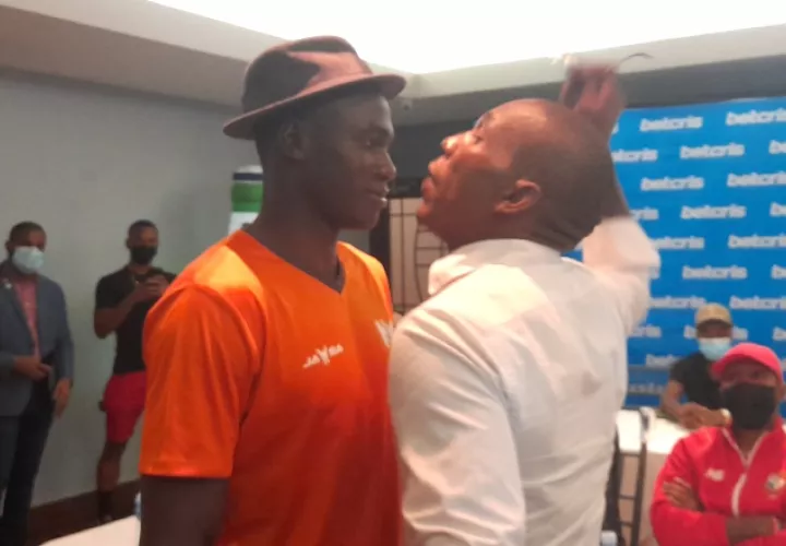 Alberto "Metralleta" Mosquera y el dominicano Abel Mina. Aurelio Martínez