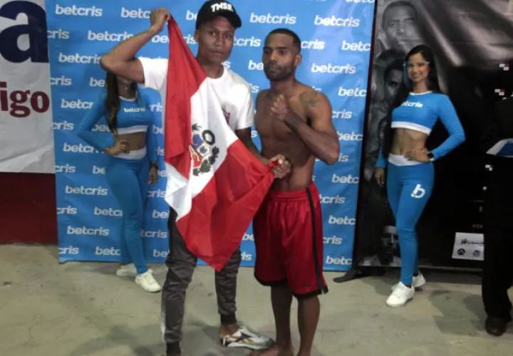 Jesús 'El Rayo' Bravo rival del panameño Jezreel Corrales (der.). Foto: Víctor Arosemena 
