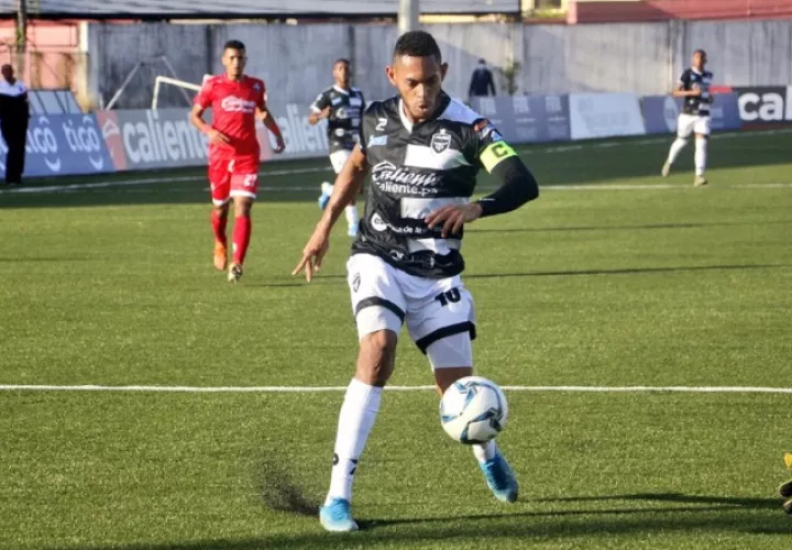 Ismael Díaz, figura y capitán del onceno taurino. Foto:LPF