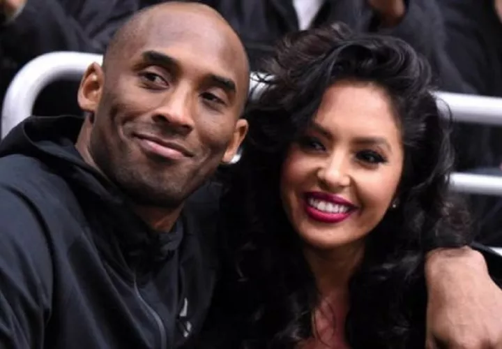 Vanessa Bryant (der.) junto al desaparecido jugador de los Lakers,  Kobe Bryant. Foto:EFE