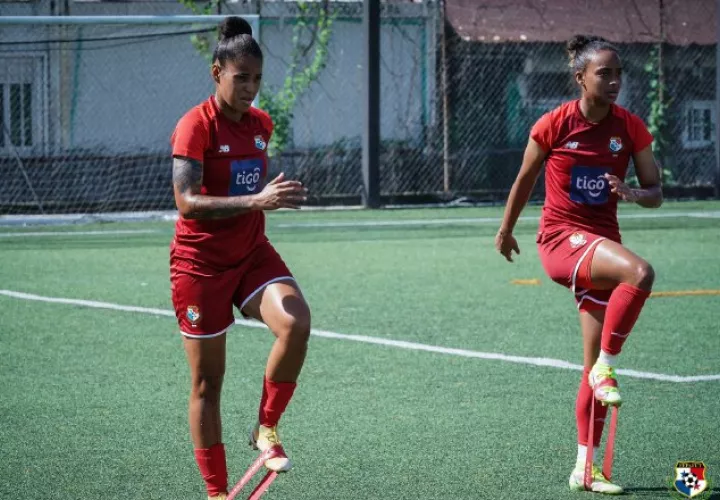 Aldrith Quintero y Lineth Cedeño en lo entrenamientos de la selección. Foto: @Fepafut