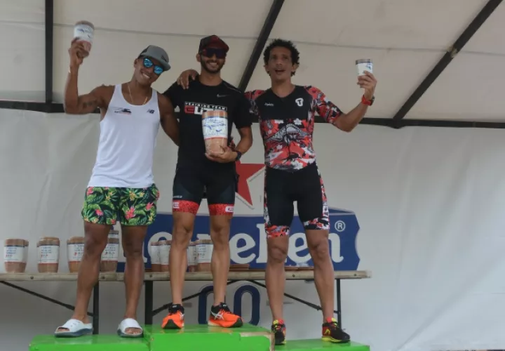 Armando Abaunza (centro), Néstor Girón y  Gabriel González compartieron el podium en Pedasí. Cristian Howell