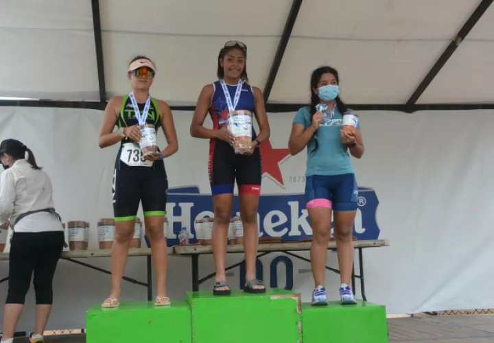 Podium de las juveniles en Pedasí. Cristian Howell